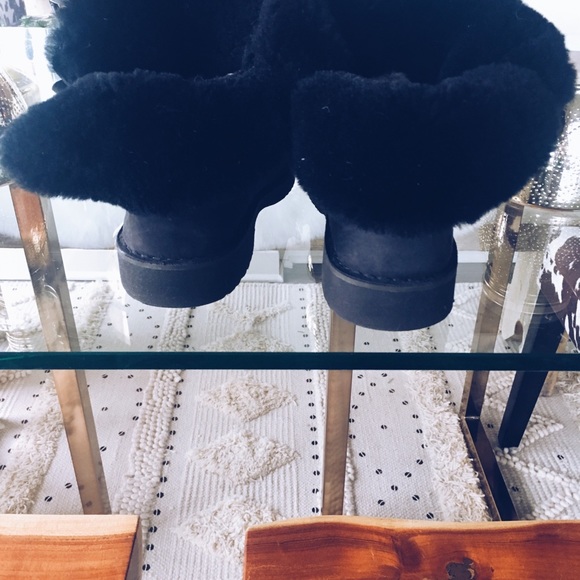 ⚡️ FLASH SALE ⚡️ LIKE NEW Ugg Naiyah Boots - Picture 9 of 9